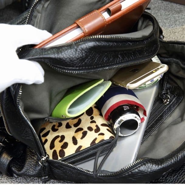 レザーリュック 本革大容量鋲付き 通学