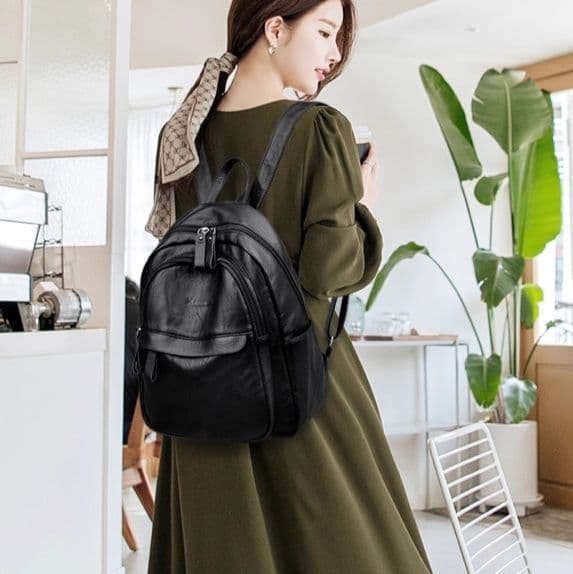 レザーリュック 大容量本革調多機能通学鞄黒色