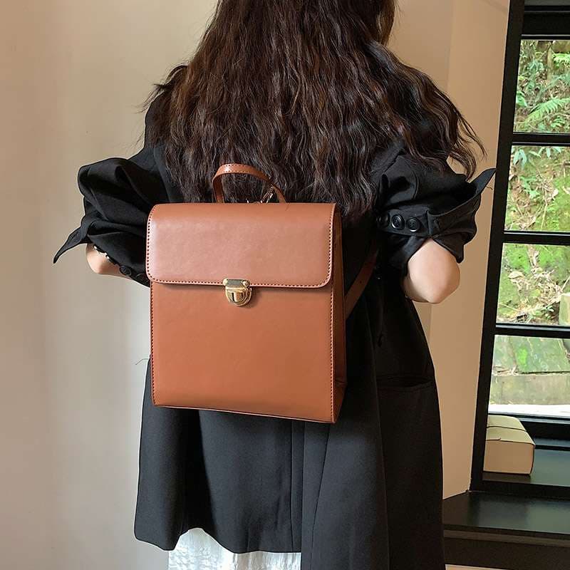 レザーリュック 女性用四角型本革背負い鞄 収納力抜群 ビジネス