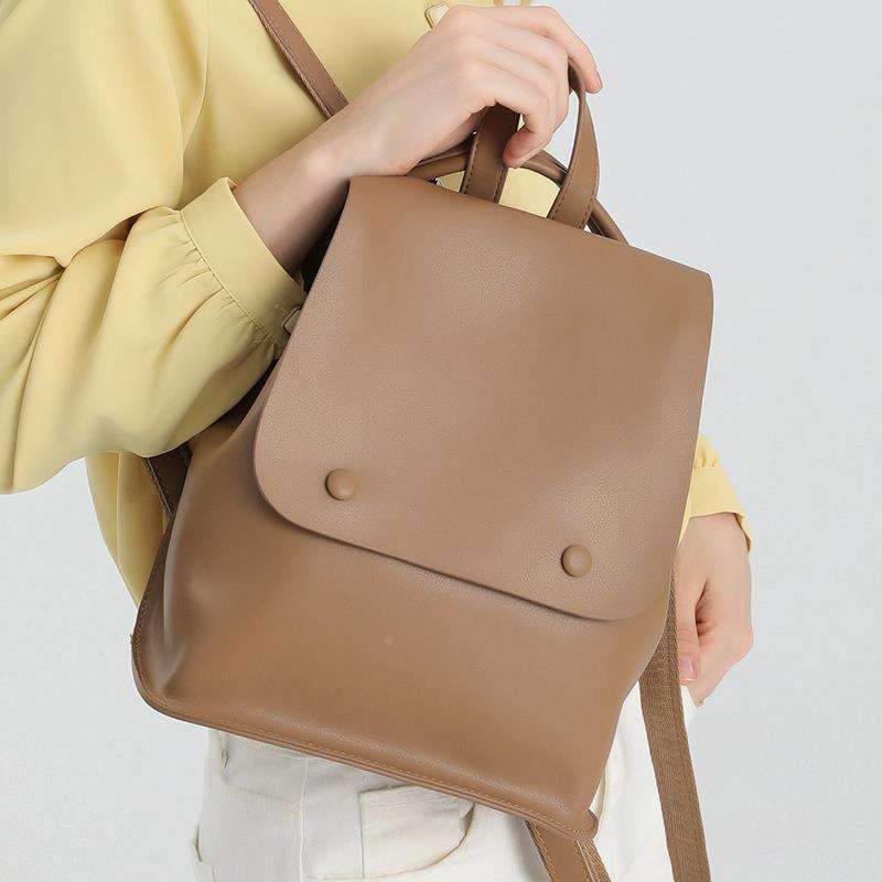 レザーリュック 上品レザーフラップ式パソコンリュック ビジネス