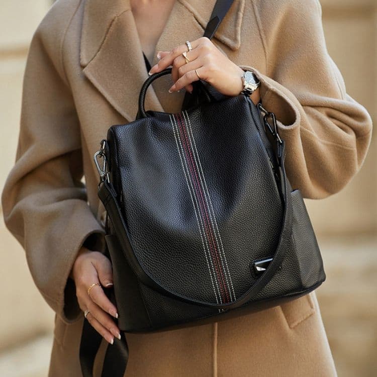 レザーリュック 女性用本革背負い鞄 高級感溢れる縦線装飾付き ビジネス