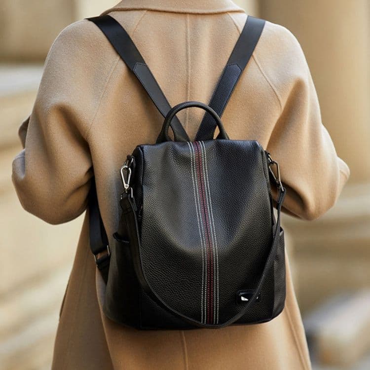 レザーリュック 女性用本革背負い鞄 高級感溢れる縦線装飾付き ビジネス