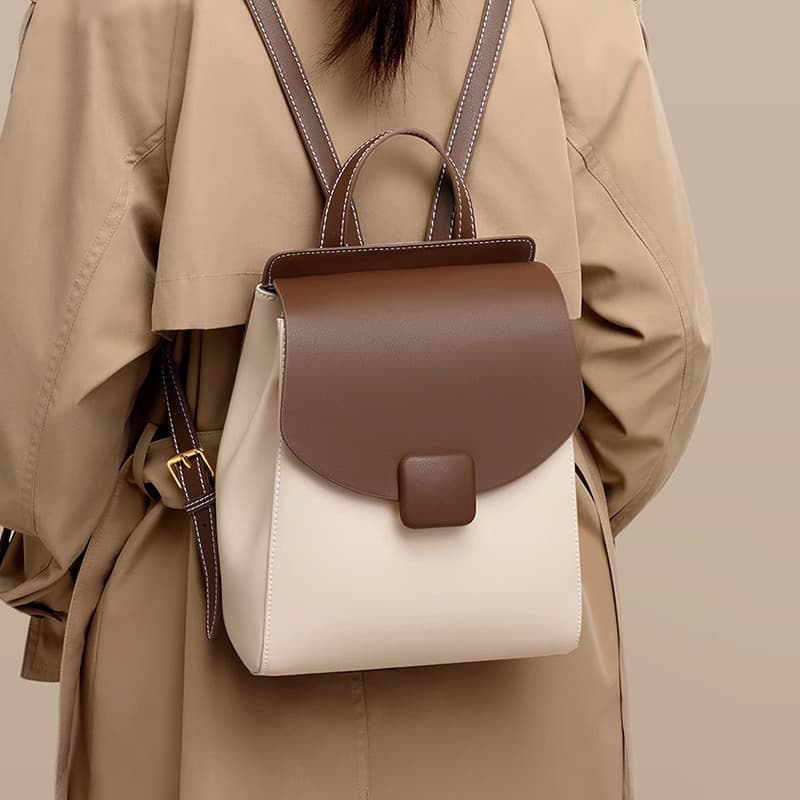 レザーリュック 上品な丸みフラップ付き本革風背負い鞄 ビジネス