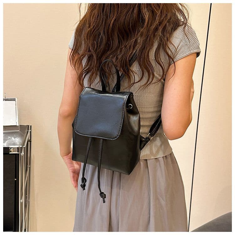 レザーリュック 上品な革風フラップ付きミニ鞄 ビジネス