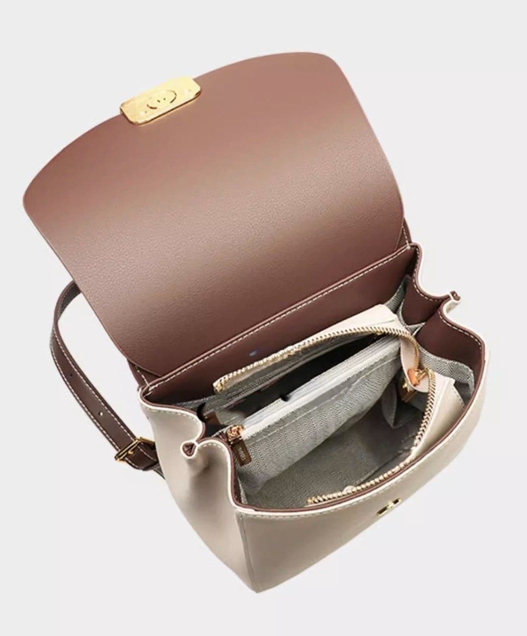 レザーリュック 上品な丸みフラップ付き本革風背負い鞄 ビジネス