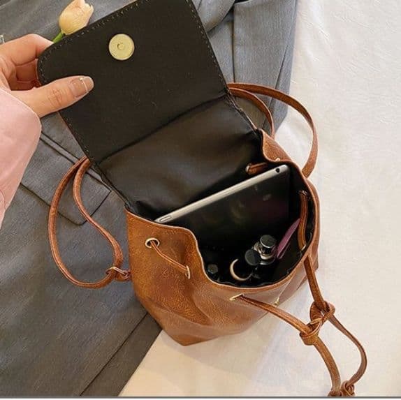 レザーリュック 上品な革風フラップ付きミニ鞄 ビジネス