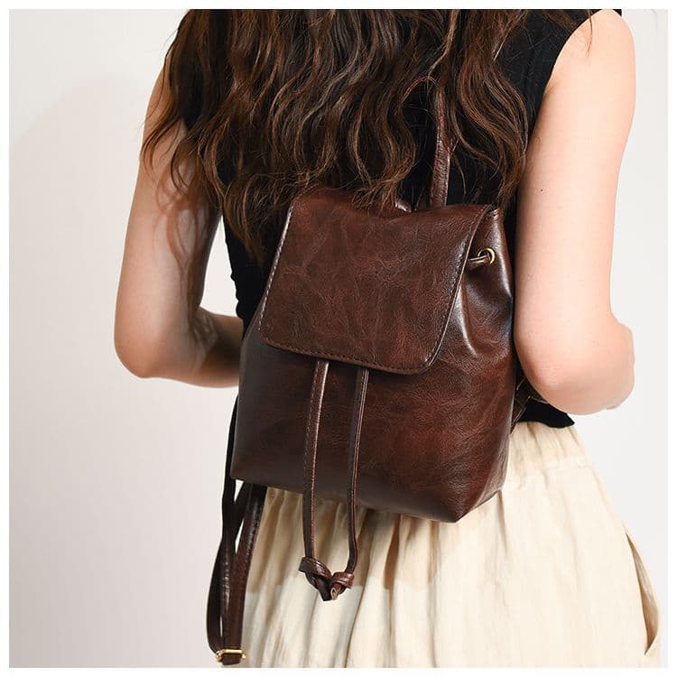 レザーリュック 上品な革風フラップ付きミニ鞄 ビジネス