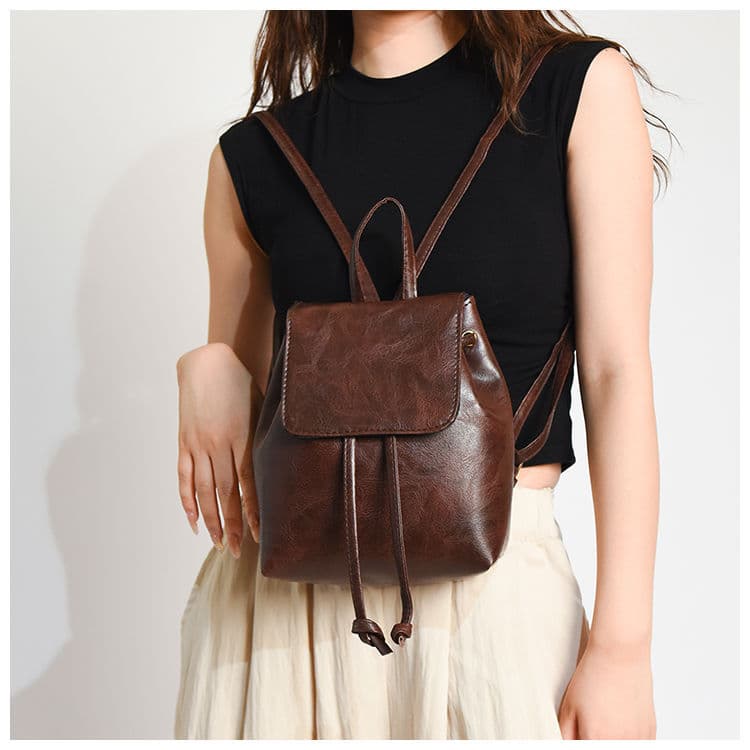 レザーリュック 上品な革風フラップ付きミニ鞄 ビジネス