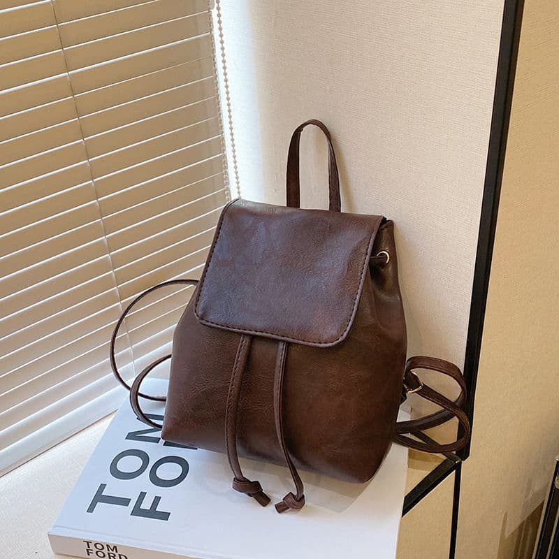 レザーリュック 上品な革風フラップ付きミニ鞄 ビジネス