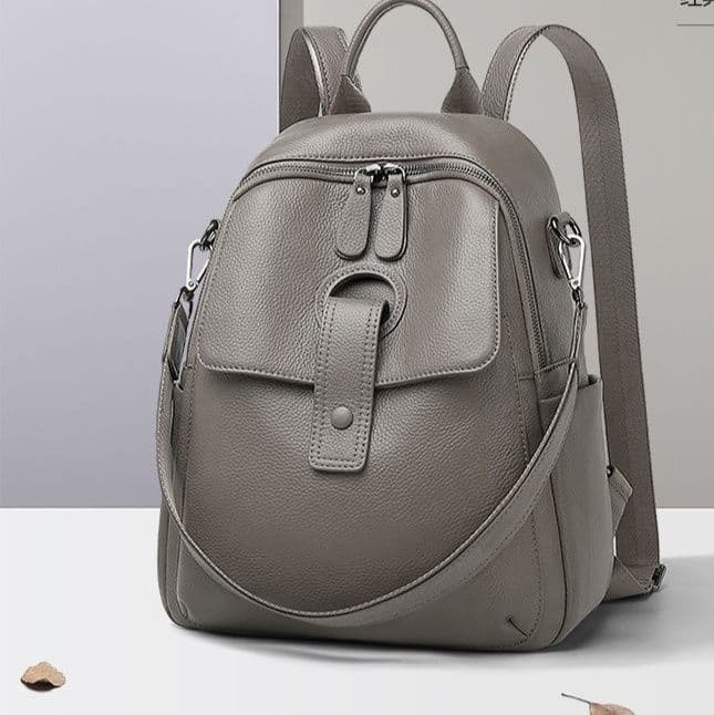 レザーリュック 本革フロントポケット付き多収納　通学