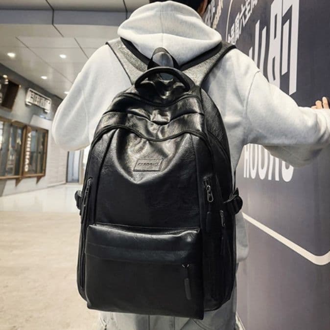 レザーリュック 大容量多機能本革　通学