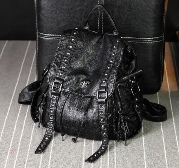 レザーリュック スタッズ付き合皮多機能バックパック 通学