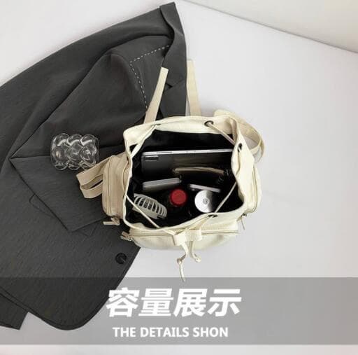 レザーリュック 十字架装飾黒大容量スタッズ付き 通学