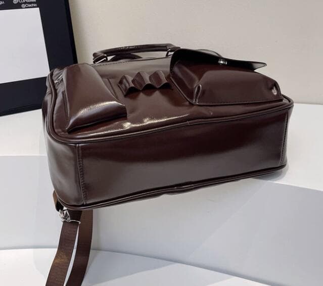 レザーリュック多機能 ハンドバッグ兼用 斜めがけ対応 ビジネス