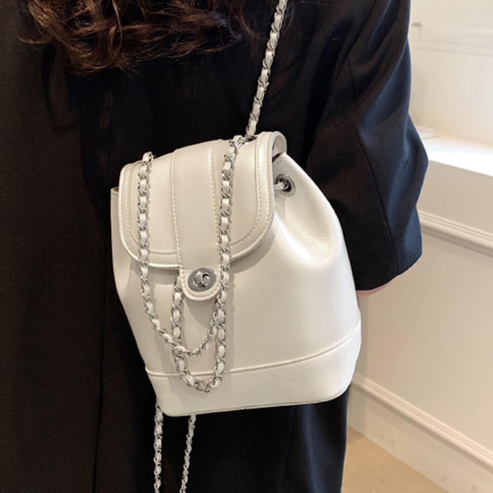 レザーリュック レザー風巾着リュック チェーン付きミニバッグ