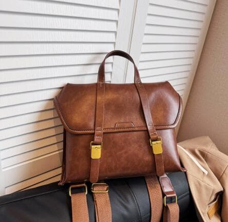 レザーリュック 本革風多機能ショルダーバッグ ビジネス