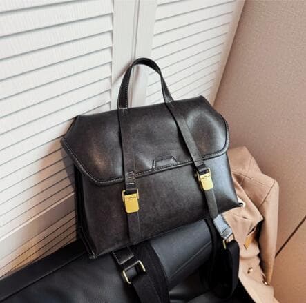 レザーリュック 本革風多機能ショルダーバッグ ビジネス