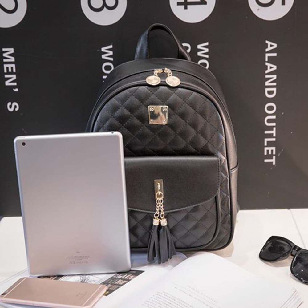 レディース レザーリュック タッセル付き キルティング柄