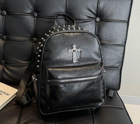 レザーリュック 十字架スタッズ付きフェイク 通学