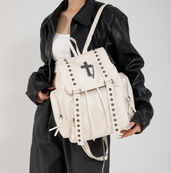 レザーリュック 十字架装飾黒大容量スタッズ付き 通学