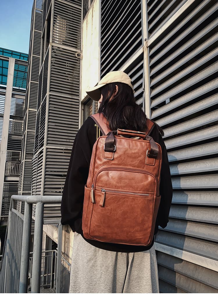レザーリュック 大容量レザー調リュックサック 男女兼用 通勤通学対応 ビジネス