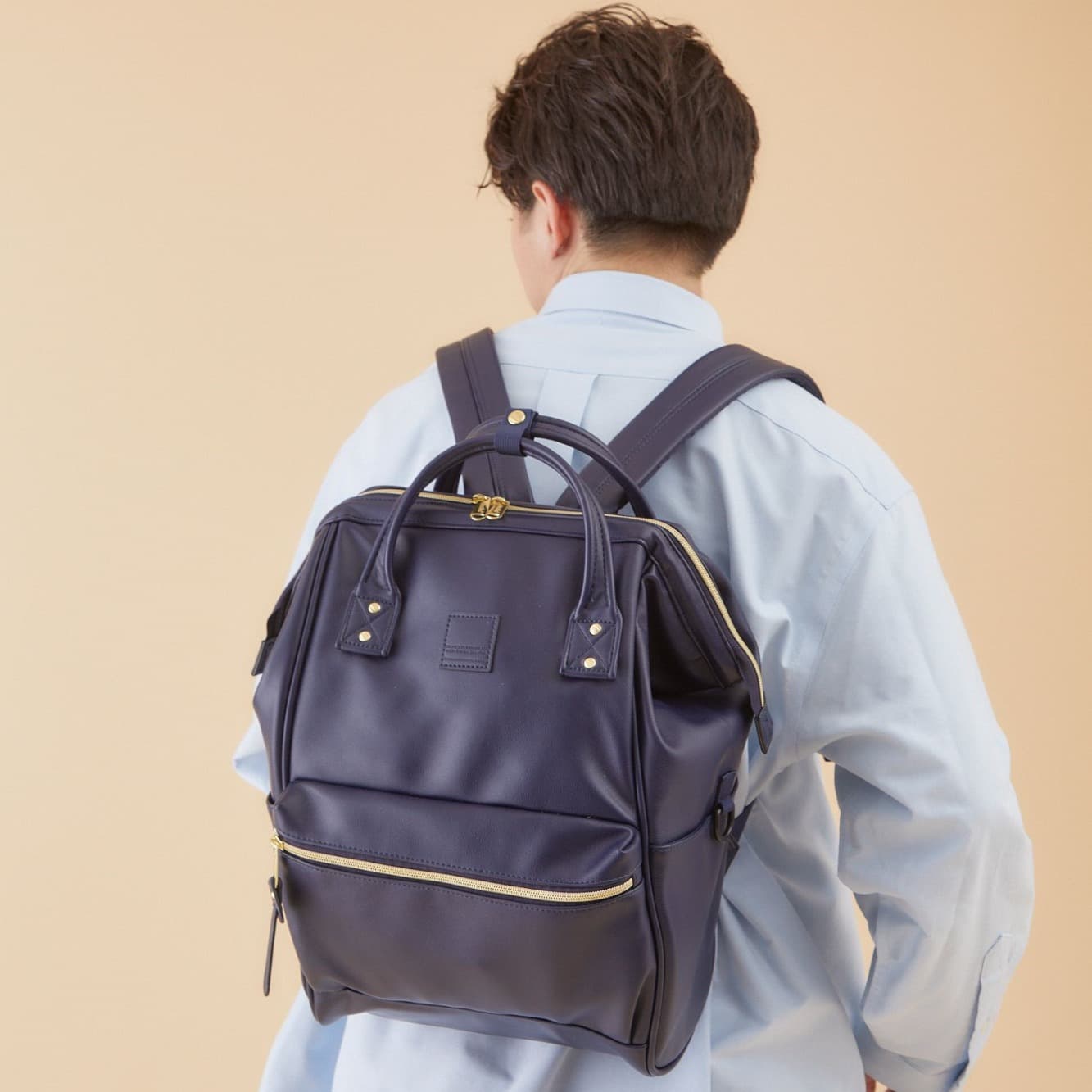 レザーリュック 上品な質感の本革大容量　通学