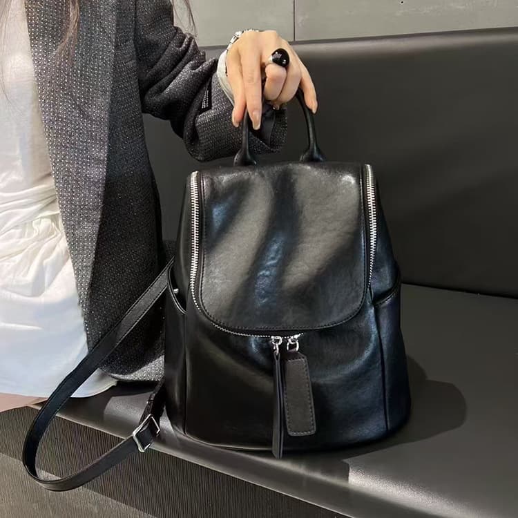 レザーリュック 上品フラップ式革製小型背負い鞄 ビジネス