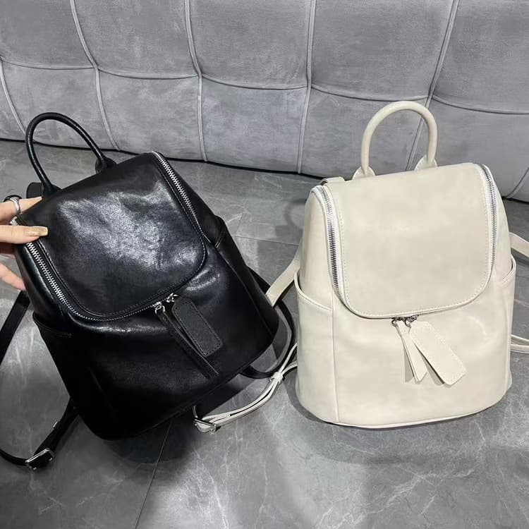 レザーリュック 上品フラップ式革製小型背負い鞄 ビジネス