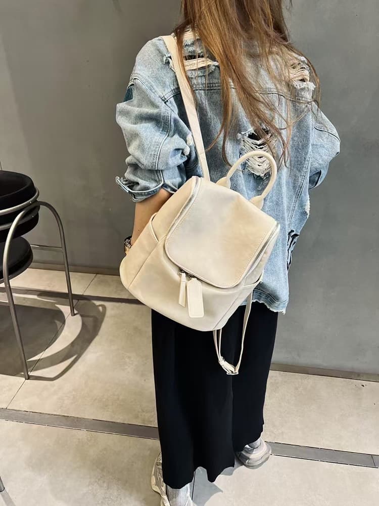 レザーリュック 上品フラップ式革製小型背負い鞄 ビジネス