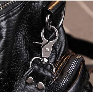 レザーリュック スタッズ装飾本革リュック黒色個性派 ビジネス