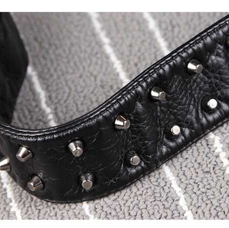 レザーリュック スタッズ装飾本革リュック黒色個性派 ビジネス