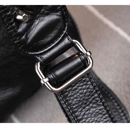 レザーリュック スタッズ装飾本革リュック黒色個性派 ビジネス