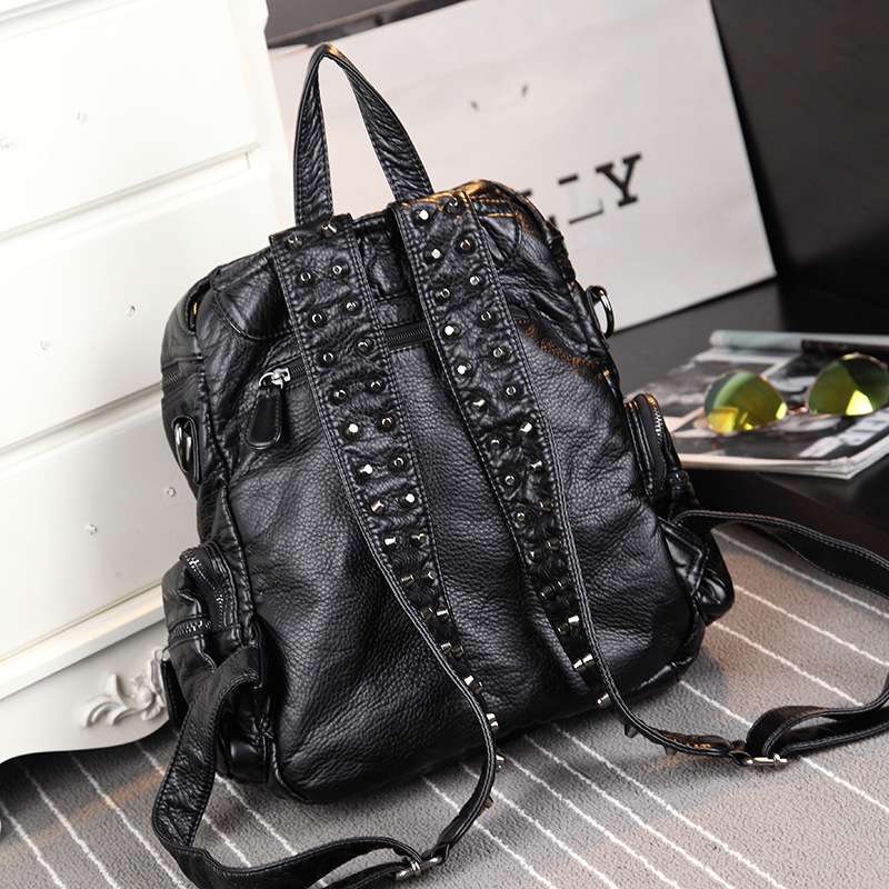 レザーリュック スタッズ装飾本革リュック黒色個性派 ビジネス