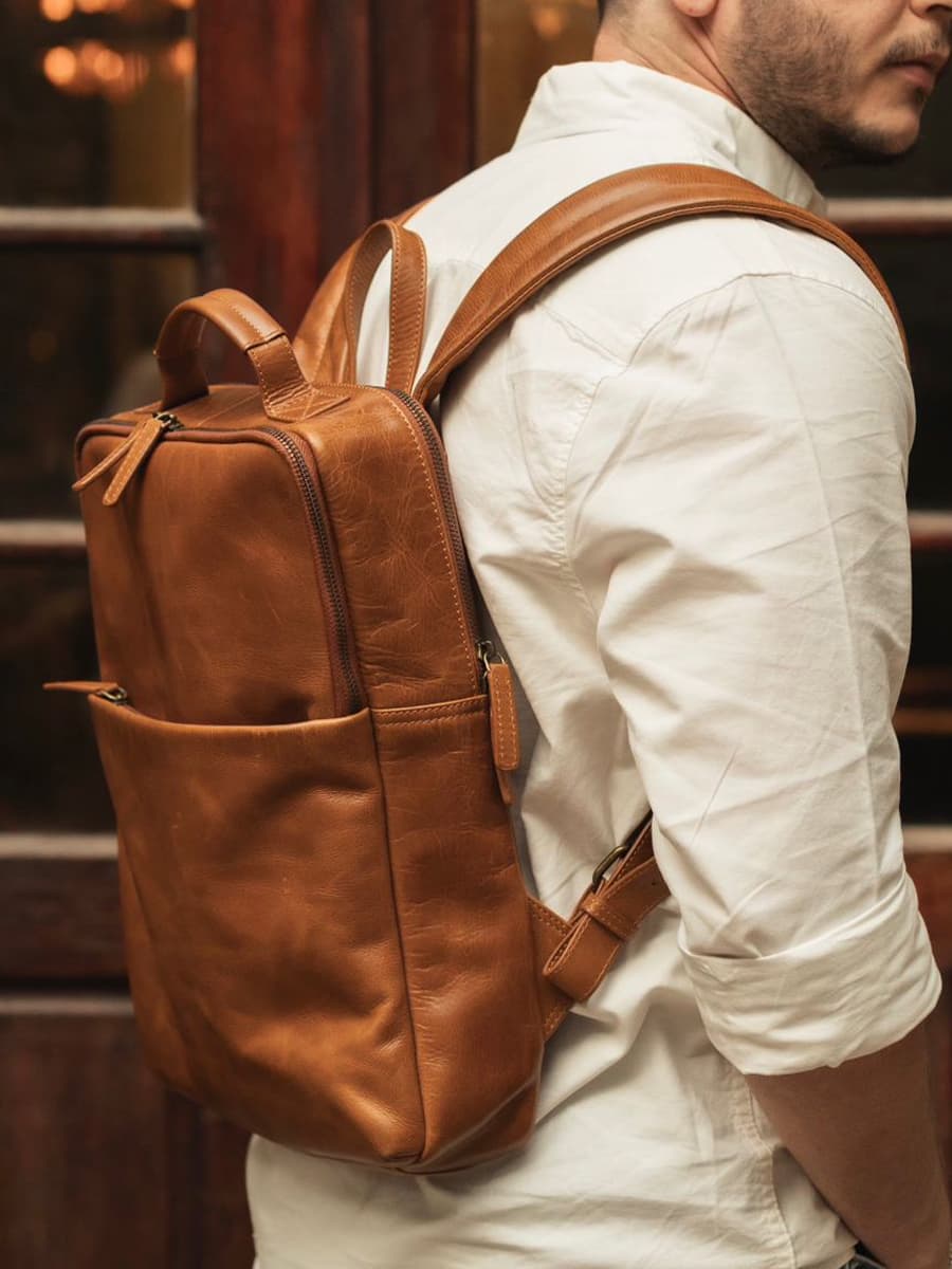 レザーリュックビジネス 洗練された角型大人レザーリュック