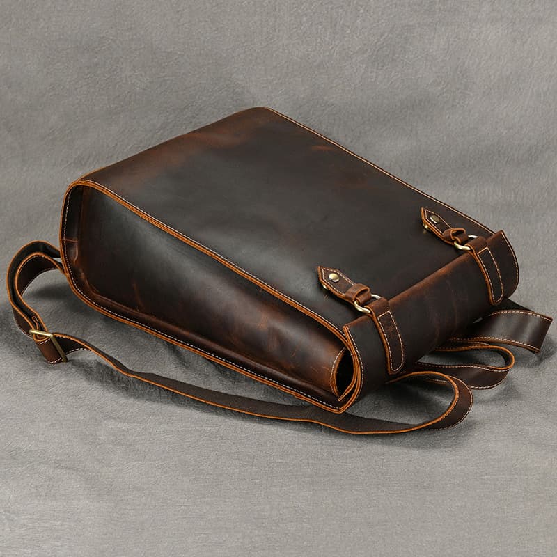 レザーリュック 職人手作り本革背負い鞄 重厚感溢れるダークブラウン