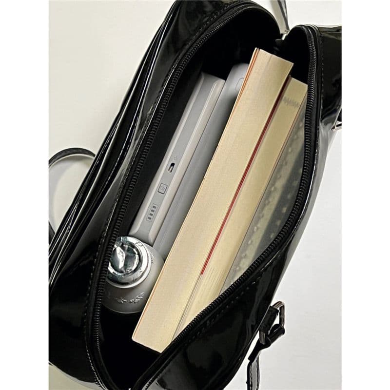 レザーリュック 女性用黒色合成皮革旅行リュック光沢仕上げ ビジネス