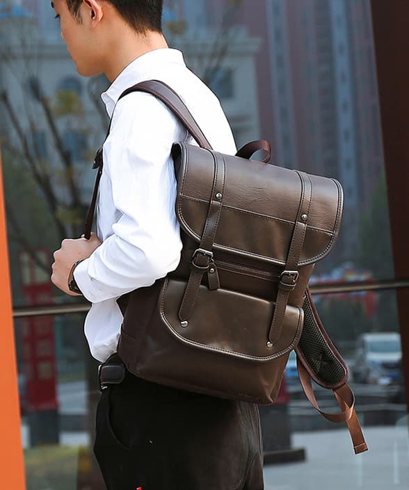 レザーリュック超軽量大容量ビジネス通勤用防水加工鞄
