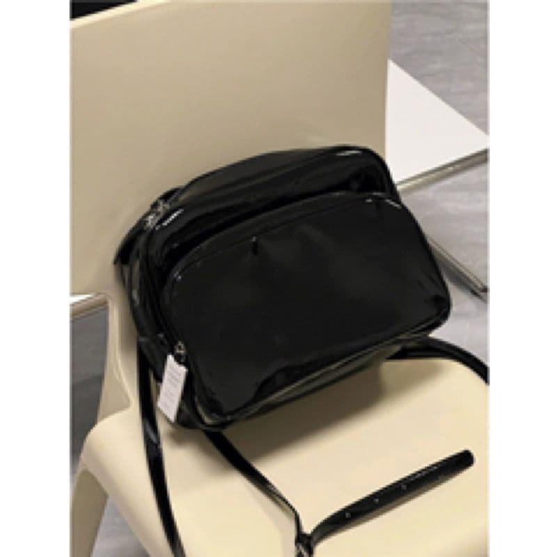 レザーリュック 女性用黒色合成皮革旅行リュック光沢仕上げ ビジネス