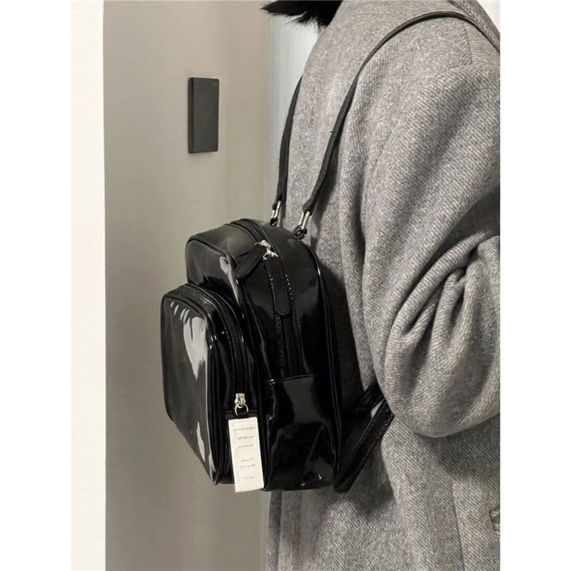 レザーリュック 女性用黒色合成皮革旅行リュック光沢仕上げ ビジネス