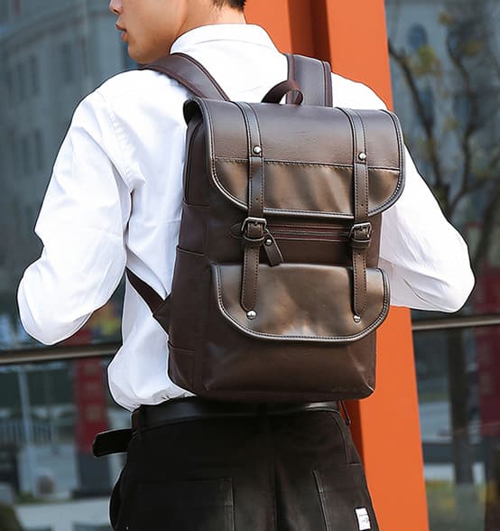 レザーリュック超軽量大容量ビジネス通勤用防水加工鞄