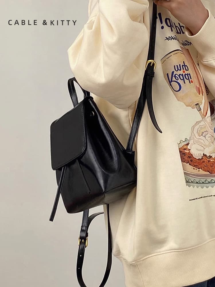 レザーリュック 女性用上品な小型かぶせ式背負い鞄 ビジネス