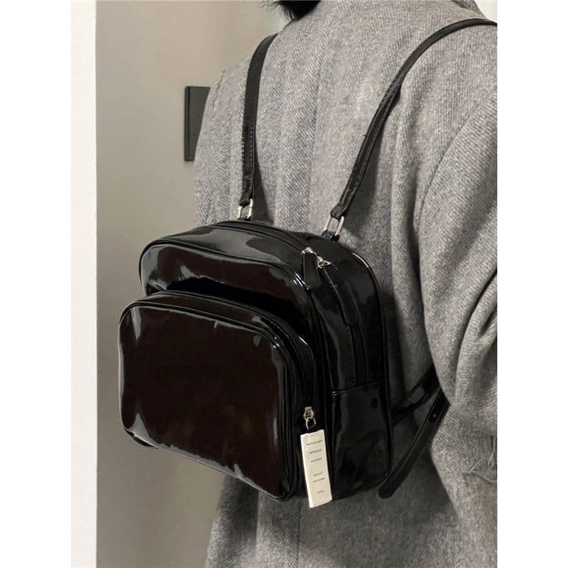 レザーリュック 女性用黒色合成皮革旅行リュック光沢仕上げ ビジネス