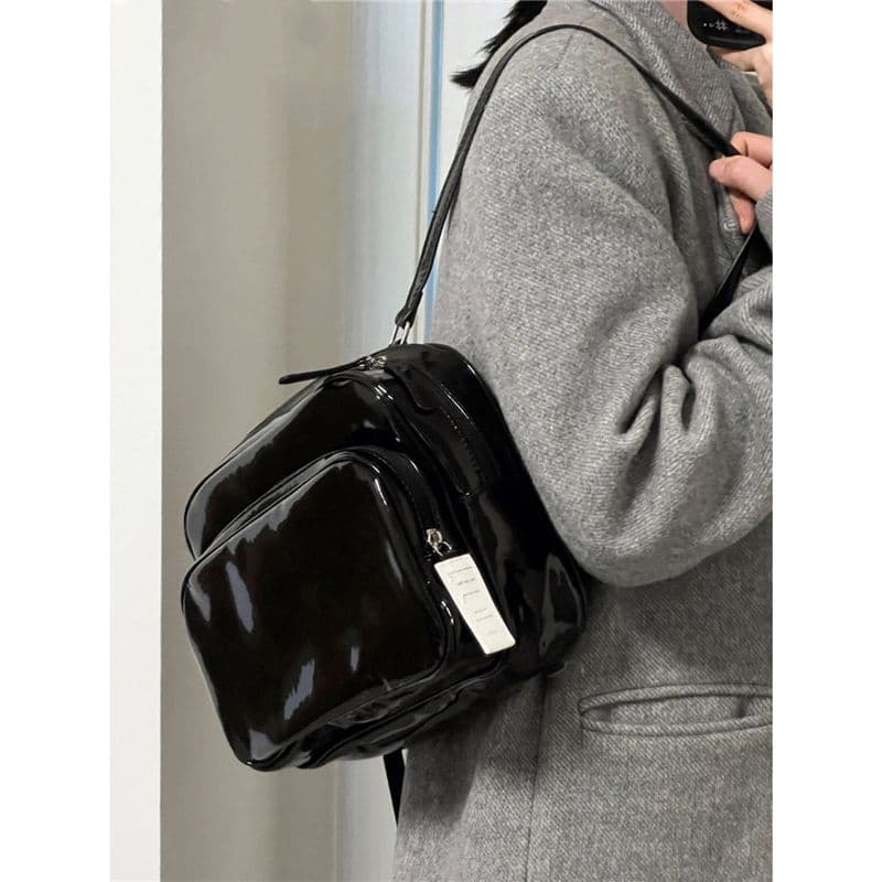 レザーリュック 女性用黒色合成皮革旅行リュック光沢仕上げ ビジネス